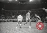 Immagine di Partita di basket Portland Oregon USA, 1965, secondo 23 filmato di repertorio 65675063255