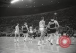 Immagine di Partita di basket Portland Oregon USA, 1965, secondo 25 filmato di repertorio 65675063255