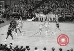 Immagine di Partita di basket Portland Oregon USA, 1965, secondo 32 filmato di repertorio 65675063255