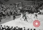 Immagine di Partita di basket Portland Oregon USA, 1965, secondo 34 filmato di repertorio 65675063255