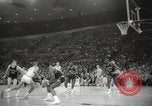 Immagine di Partita di basket Portland Oregon USA, 1965, secondo 40 filmato di repertorio 65675063255