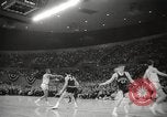 Immagine di Partita di basket Portland Oregon USA, 1965, secondo 45 filmato di repertorio 65675063255