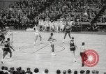 Immagine di Partita di basket Portland Oregon USA, 1965, secondo 53 filmato di repertorio 65675063255