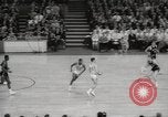 Immagine di Partita di basket Portland Oregon USA, 1965, secondo 60 filmato di repertorio 65675063255