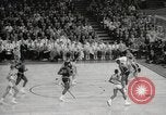 Immagine di Partita di basket Portland Oregon USA, 1965, secondo 62 filmato di repertorio 65675063255