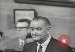 Standbild Voting Rights Act von 1965 Washington DC USA, 1965, aus Sekunde 46 historischem Filmmaterial Videoclip 65675063257