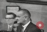 Standbild Voting Rights Act von 1965 Washington DC USA, 1965, aus Sekunde 58 historischem Filmmaterial Videoclip 65675063257