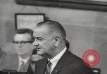 Standbild Voting Rights Act von 1965 Washington DC USA, 1965, aus Sekunde 61 historischem Filmmaterial Videoclip 65675063257