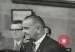Standbild Voting Rights Act von 1965 Washington DC USA, 1965, aus Sekunde 62 historischem Filmmaterial Videoclip 65675063257