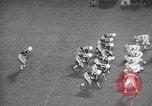 Standbild Fußballspiel Chicago Illinois USA, 1965, aus Sekunde 12 historischem Filmmaterial Videoclip 65675063259