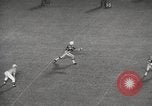 Standbild Fußballspiel Chicago Illinois USA, 1965, aus Sekunde 14 historischem Filmmaterial Videoclip 65675063259