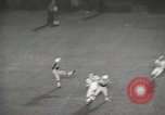 Standbild Fußballspiel Chicago Illinois USA, 1965, aus Sekunde 15 historischem Filmmaterial Videoclip 65675063259
