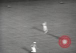 Standbild Fußballspiel Chicago Illinois USA, 1965, aus Sekunde 18 historischem Filmmaterial Videoclip 65675063259