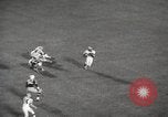 Standbild Fußballspiel Chicago Illinois USA, 1965, aus Sekunde 22 historischem Filmmaterial Videoclip 65675063259