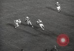 Standbild Fußballspiel Chicago Illinois USA, 1965, aus Sekunde 24 historischem Filmmaterial Videoclip 65675063259