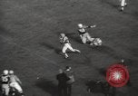Standbild Fußballspiel Chicago Illinois USA, 1965, aus Sekunde 25 historischem Filmmaterial Videoclip 65675063259