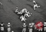 Standbild Fußballspiel Chicago Illinois USA, 1965, aus Sekunde 27 historischem Filmmaterial Videoclip 65675063259