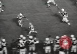 Standbild Fußballspiel Chicago Illinois USA, 1965, aus Sekunde 29 historischem Filmmaterial Videoclip 65675063259