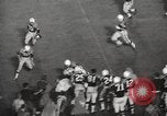 Standbild Fußballspiel Chicago Illinois USA, 1965, aus Sekunde 30 historischem Filmmaterial Videoclip 65675063259