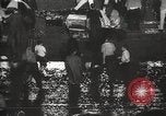 Standbild Fußballspiel Chicago Illinois USA, 1965, aus Sekunde 38 historischem Filmmaterial Videoclip 65675063259