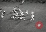 Standbild Fußballspiel Chicago Illinois USA, 1965, aus Sekunde 42 historischem Filmmaterial Videoclip 65675063259