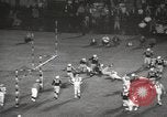 Standbild Fußballspiel Chicago Illinois USA, 1965, aus Sekunde 45 historischem Filmmaterial Videoclip 65675063259