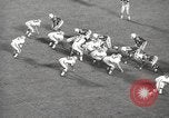 Standbild Fußballspiel Chicago Illinois USA, 1965, aus Sekunde 52 historischem Filmmaterial Videoclip 65675063259