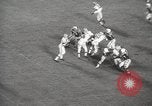 Standbild Fußballspiel Chicago Illinois USA, 1965, aus Sekunde 54 historischem Filmmaterial Videoclip 65675063259