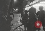 Standbild Unruhen von Ausschreitungen Detroit Michigan USA, 1967, aus Sekunde 50 historischem Filmmaterial Videoclip 65675063262