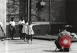 Standbild Negro Kinder New York United States USA, 1935, aus Sekunde 34 historischem Filmmaterial Videoclip 65675063278