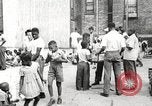 Standbild Afroamerikanische Kinder in Harlem New York City USA, 1935, aus Sekunde 3 historischem Filmmaterial Videoclip 65675063279