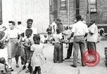 Standbild Afroamerikanische Kinder in Harlem New York City USA, 1935, aus Sekunde 4 historischem Filmmaterial Videoclip 65675063279