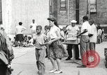 Standbild Afroamerikanische Kinder in Harlem New York City USA, 1935, aus Sekunde 11 historischem Filmmaterial Videoclip 65675063279