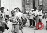 Standbild Afroamerikanische Kinder in Harlem New York City USA, 1935, aus Sekunde 13 historischem Filmmaterial Videoclip 65675063279