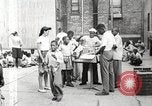 Standbild Afroamerikanische Kinder in Harlem New York City USA, 1935, aus Sekunde 17 historischem Filmmaterial Videoclip 65675063279