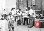 Standbild Afroamerikanische Kinder in Harlem New York City USA, 1935, aus Sekunde 18 historischem Filmmaterial Videoclip 65675063279