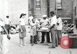Standbild Afroamerikanische Kinder in Harlem New York City USA, 1935, aus Sekunde 20 historischem Filmmaterial Videoclip 65675063279