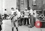 Standbild Afroamerikanische Kinder in Harlem New York City USA, 1935, aus Sekunde 24 historischem Filmmaterial Videoclip 65675063279