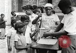 Standbild Afroamerikanische Kinder in Harlem New York City USA, 1935, aus Sekunde 33 historischem Filmmaterial Videoclip 65675063279
