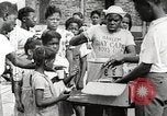 Standbild Afroamerikanische Kinder in Harlem New York City USA, 1935, aus Sekunde 41 historischem Filmmaterial Videoclip 65675063279