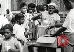 Standbild Afroamerikanische Kinder in Harlem New York City USA, 1935, aus Sekunde 43 historischem Filmmaterial Videoclip 65675063279