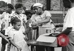 Standbild Afroamerikanische Kinder in Harlem New York City USA, 1935, aus Sekunde 51 historischem Filmmaterial Videoclip 65675063279