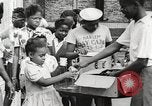 Standbild Afroamerikanische Kinder in Harlem New York City USA, 1935, aus Sekunde 52 historischem Filmmaterial Videoclip 65675063279