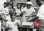 Standbild Afroamerikanische Kinder in Harlem New York City USA, 1935, aus Sekunde 53 historischem Filmmaterial Videoclip 65675063279