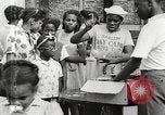 Standbild Afroamerikanische Kinder in Harlem New York City USA, 1935, aus Sekunde 55 historischem Filmmaterial Videoclip 65675063279