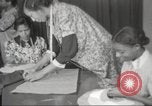 Immagine di Per donna giovane Associazione Cristiana New York United States USA, 1940, secondo 27 filmato di repertorio 65675063282