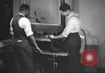 Immagine di Per donna giovane Associazione Cristiana New York United States USA, 1940, secondo 22 filmato di repertorio 65675063283