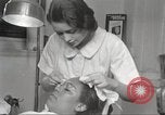 Immagine di Salone di bellezza per donne afroamericane ad Harlem New York City USA, 1940, secondo 34 filmato di repertorio 65675063284