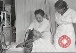 Immagine di Salone di bellezza per donne afroamericane ad Harlem New York City USA, 1940, secondo 46 filmato di repertorio 65675063284