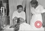 Immagine di Salone di bellezza per donne afroamericane ad Harlem New York City USA, 1940, secondo 50 filmato di repertorio 65675063284